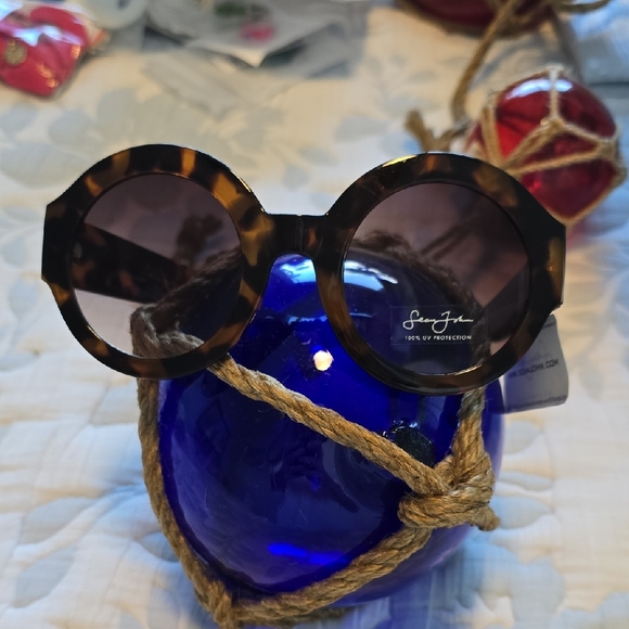 Sean John Designer SunGlasses - Picture 2 of 4